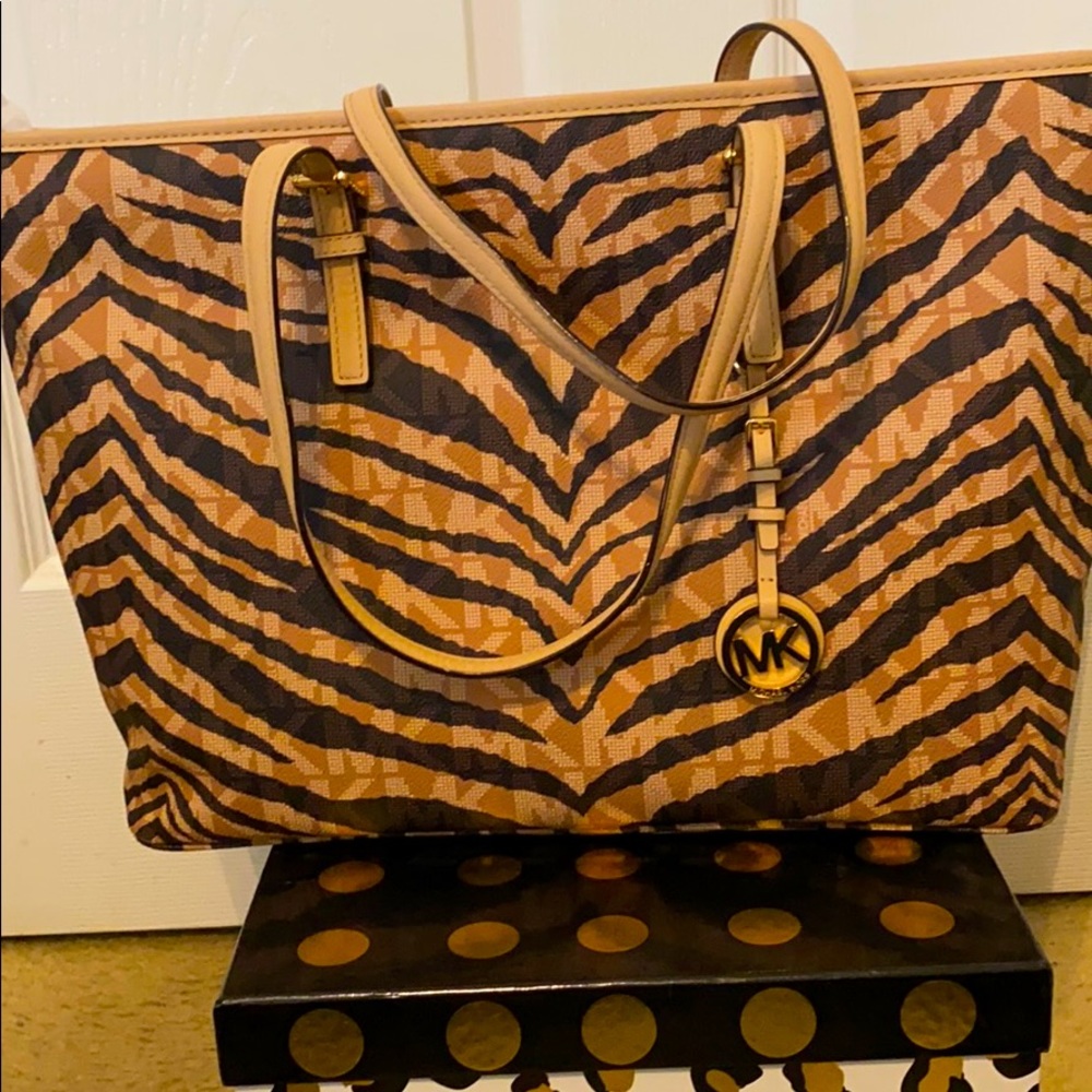 Micheal Kors Purse